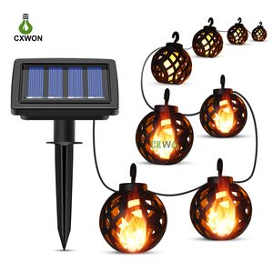 Lámparas de linterna de luz de cadena solar Luces de cadena colgantes de llama parpadeante LED con 8 bolas para patio de jardín