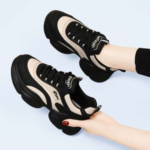 Semelle nouvelle femme papa sport 2024 pour épais printemps et d'été décontracté pour femmes polyvalentes augmentant les chaussures simples de voyage 581 S 209 602 S