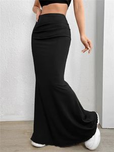 Solid bodycon ruches lange rok vrouwen sexy zwart elastisch elegante hoge taille zeemeermin maxi rokken zomer streetwear 240419