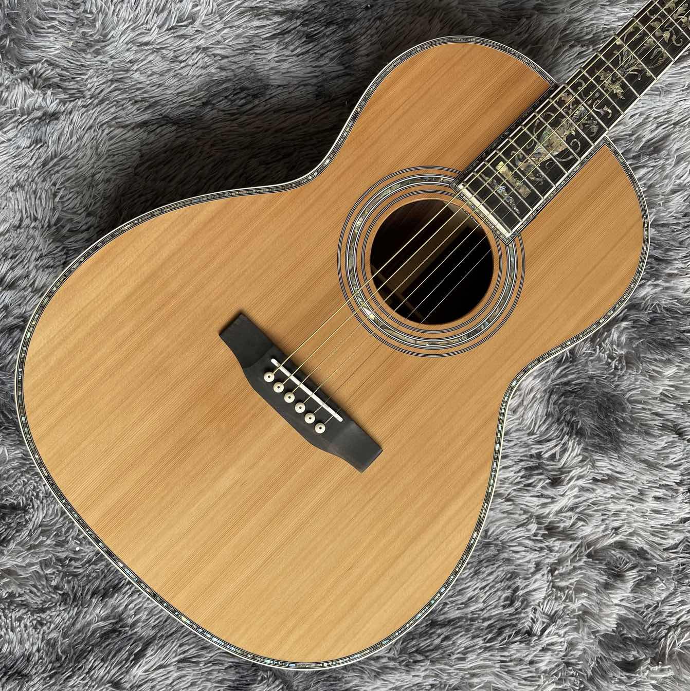 Solid Cedar Wood Acoustic Guitar 39 Inch OOO Body Style Life Tree Inlay Classic Folk Guitar Abalone Binding