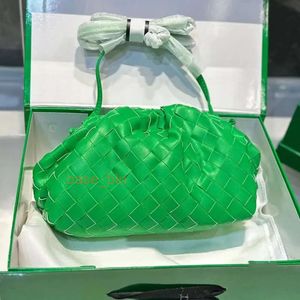 Sac à bandoulière tressé de couleur unie, portefeuilles de dîner de styliste en cuir véritable à l'intérieur des lettres de mode clip sac à main tempérament nuage de haute qualité