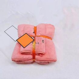 Fabricants de serviettes de bain en velours corail de couleur unie directement pour le séchage à la maison, ensemble de serviettes absorbantes, serviettes de plage explosives avec Packagi297R