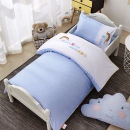 Color sólido bordado traje de tres piezas juego de cama para bebé jardín de infantes dibujos animados para niños algodón puro niño presente sin interior 240313
