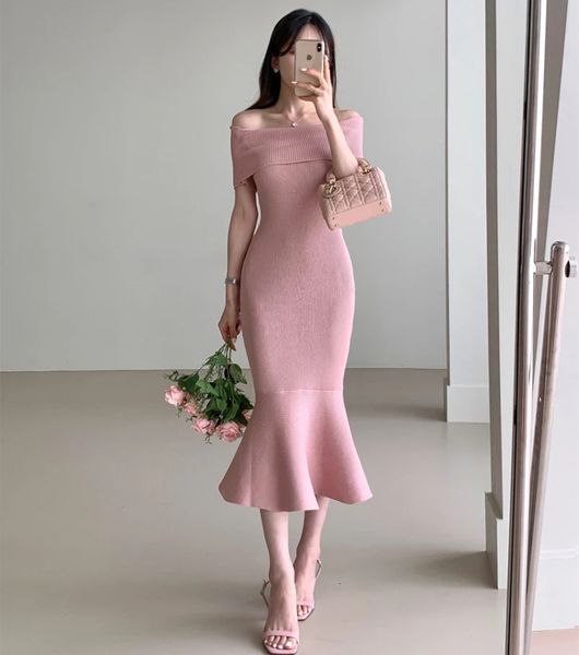 Vestido de sirena tejido de color liso para mujer, vestido elegante de punto rosa de manga corta con un hombro, vestido negro ajustado Sexy de Corea 231228