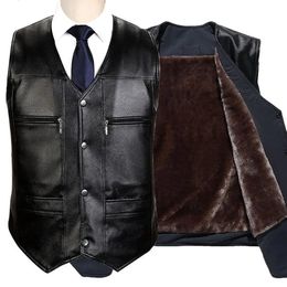 Gilet en Faux cuir pour hommes, couleur unie, élégant, col en V pour hommes d'âge moyen avec doublure en peluche, Multiple pour l'automne 240119