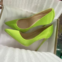 Effen Fluo Groen Klassieke Zolen Dames Satijn Puntige Teen 8cm 10cm 12cm Rode Bodems Hoge Hak Schoenen Bruiloft Bruidsmeisjes Elegante Stiletto Pumps Grote Maten