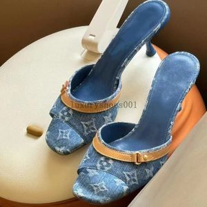 Sólido sándalo en relieve deslizamiento de sándalo en relieve de 9,5 cm tacones altos altos mulas de cuero de cuero excelente tacones de tiñapo de agua de agua de agua de los toos cuadrados de punta cuadrada 4.9 01