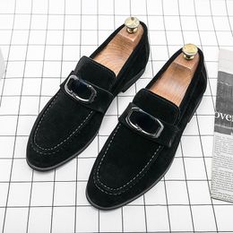 Solide schoenen Loafers Classic Men Color Faux Suede Persoonlijkheid Metal Decoratie Slip op Fashion Business Casual Wedding Pa