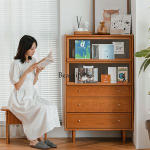 Vaste houten opbergkast vloerplank met deur woonkamer maaltijd zijkant opbergkast