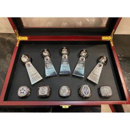 Solitaire Ring 5Pcs Dc Football Team Champions Championship Lombardi Trofee Souvenir Mannen Vrouwen Jongen Fan Brithday Gift 2023 Hip Hop Je Dh8Da