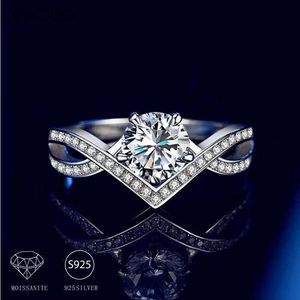 Solitaire Ring 925 Sterling Silver 1 CT Moisanite Diamond Crown Ring Womens High Fashion Proposition d'anniversaire Gift pour la mère D240419
