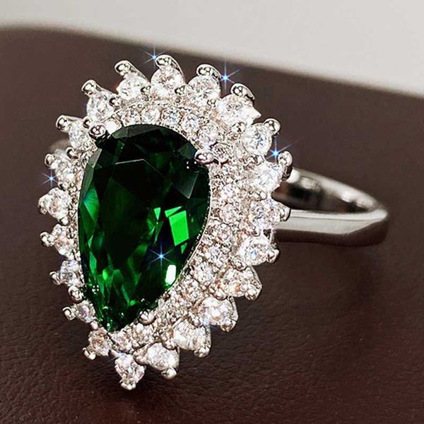 Bague solitaire CAOSHI Bagues de luxe pour femmes pour la fête Vert vif en forme de poire Cristal Noble Lady Vintage Style cessoires Magnifique cadeau Y2302