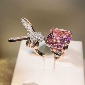 Anillo solitario para mujer, conjunto de grupo de colibrí bonito, diseño de lujo con luz de circón, joyería Animal creativa, regalo de cumpleaños Y2302