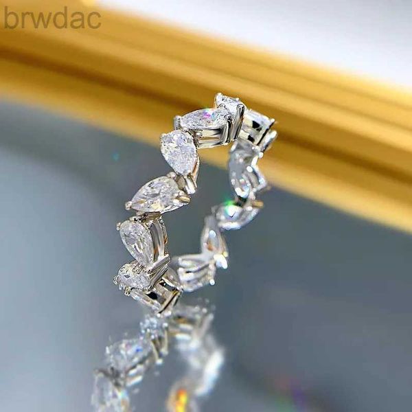 Solitaire Ring Eternity Pear Cut Moissanite Diamond Ring 100% Real 925 SERVIL SIRGE PARTY BALANS DE MARIAGE POUR LES FEMMES BIENDRES DE LEG FIGRICATION D240419