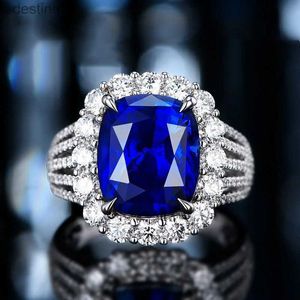 Solitaire Ring Fashion European en American Large Blue Ring Ladies Fashion Four-Claw Crystal Clear Green Crystal. blauw. Rood. Ringl231220