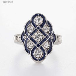 Solitaire Ring FDLK Vintage Witte Kristallen Ringen voor Vrouwen Luxe Sieraden Charme Zilverkleurige Ring Verlovingsring Bague Femme Anillos MujerL231220