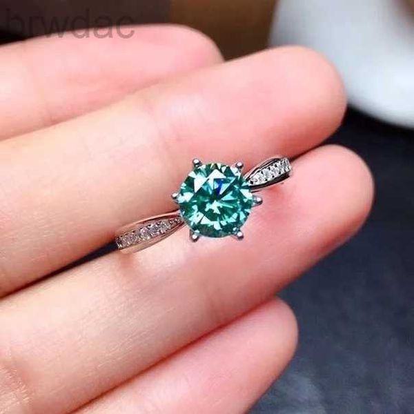Solitaire Anillo verde Azul Ring para mujeres Solid 925 Rings de plata esterlina Diamante de moissanite redondo para el compromiso de la boda Joyería fina D240419