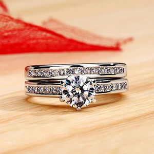 Solitaire Ring Huitan Klassiek Zes Klauwen Zirkonia Set Ringen voor Vrouwen Luxe Bruiloft Accessoires Goede Kwaliteit Tijdloze Stijl Sieraden 231218