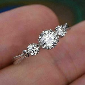 Solitaire ring huitan eenvoudige en elegante vrouwelijke ringen met briljante kubieke zirconia verloving trouwringen hoogwaardige zilveren kleur sieraden z0313