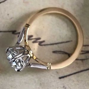 Solitaire ring Huitan ingetogen ronde zirconia ringen voor vrouwen bruiloft verlovingsring elegante accessoires nieuwe trendy tweekleurige sieraden Z0603