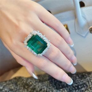 Solitaire ring Japans en Koreaanse hoogwaardige mode -smaragdgroene ring dames allemaal match verjaardagsfeestje high -end luxe sieraden cadeau 230529