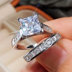 Solitaire Ring Luxe Prachtige Bruiloft Set Glanzend Vierkant Zirkonia Zoet Romantisch Feest Bruids Dames Mode-sieraden Accessoires228o