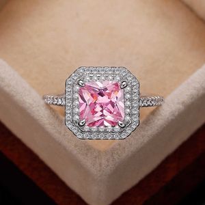 Solitaire Ring Luxe prinses Cut Pink CZ Women Wedding Bands Bepaling Esthetisch jubileum Gift Nieuw mode Jewelry Party Y2302