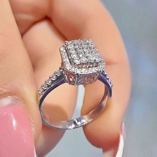 Bague Solitaire de luxe couleur argent, avec CZ éblouissant, forme géométrique, bandes de mariage polyvalentes, bijoux d'éternité pour femmes Y2302