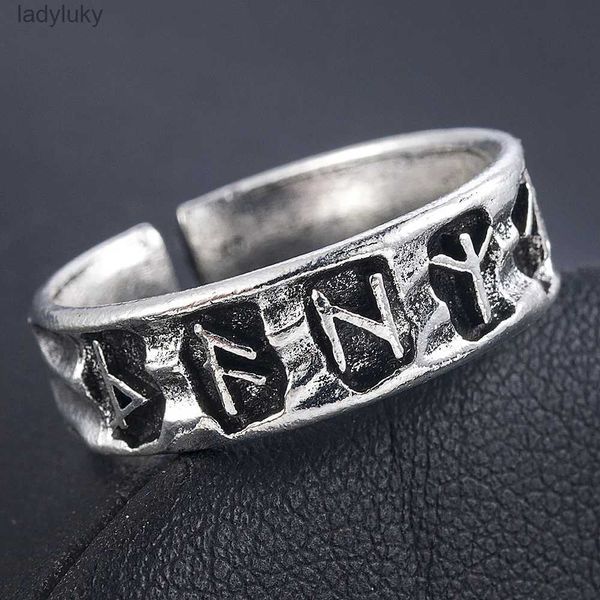 Anillo solitario NUEVO Encanto Acero inoxidable Odin Norse Viking Amuleto Runa HOMBRE Anillo palabras de moda Joyería retro Regalos ajustable 240226