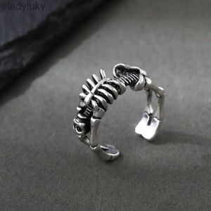 Solitaire Ring Vintage Skull Bones Anneaux pour hommes Ajustement Punk Punk Evil Anneaux Bijoux Anime rétro Hip Hop Halloween Party Gifts 240226