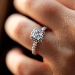 Solitaire ring trouwringen 7 mm 2ct elegante DEF kleur prinses Halo diamanten verlovingsring voor vrouwen echt 14k 585 wit goud 220829