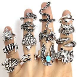 Bague Solitaire En Gros TOP 50 Différents Styles MIX Punk Mignon Animal Griffe Anneaux En Métal Incroyable Vintage Biker Anneaux 25pcs 50pcs Peut Être Sélectionné 230529