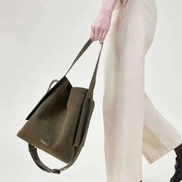 Songmont Bags 2023 nieuwe mode bucket bag Song monts Suede Ear Tote Bag Designer s Lazy Commuter Capaciteit Eén schouder Crossbody Dames Franse minderheid