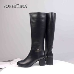 SOPHITINA bottes hautes élégantes en cuir de vache de haute qualité Design de mode décoration en métal chaussures à talons carrés bottes pour femmes SC432 210513