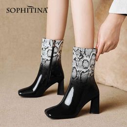 SOPHITINA femmes bottes mode serpent motif cuir dames mi-mollet bottes bout carré fermeture éclair talon haut Vogue femmes chaussures SO700 210513