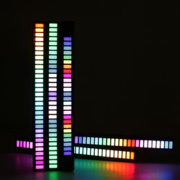 Contrôle du son RGB Car Lights 32 LED Atmosphere Light Music Rhythm Lamp avec 18 couleurs 4 modes USB Lampes de décoration à changement de couleur