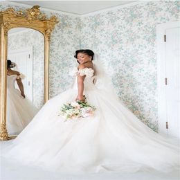 Zuid-Afrikaanse baljurk trouwjurk met bloemen sexy off-shoulder vloerlengte tule tuin landelijke bruidjurk elegant vestidos novia boerderij robe de mariage 2024