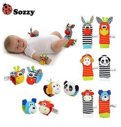 SOZZY 4pcs suave de muñeca de juguete para bebés calcetines lindo bichero de jardín de dibujos animados sonajeros de lujo con campana de anillo B9422993282