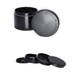 Space Case Grinder Alliage d'aluminium Accessoires pour fumeurs Diamètre 63mm Quatre couches avec grattoir triangulaire pour tabac Épice Concasseur d'herbes sèches Trancheuse en métal Muler à main