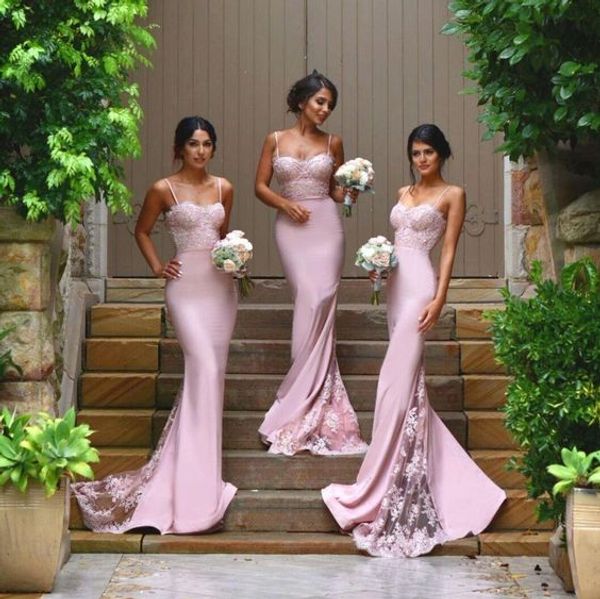 Vestidos de dama de honor ajustados de satén con apliques de sirena y tirantes finos de color rosa, vestidos formales de fiesta de boda con encaje elegante