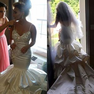 Spaghetti Satin Sirène Roches de mariée Shinning Crystals en dentelle perle Appliques Bridal Robes Backless Sweed SweepEd Train Mariage Vestidos