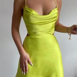 Spaghetti -riem Backless Satin Dress Sexy Cut Out Out Mini Summer Es voor vrouwen Elegant Cowl Neck Party Green Black 220613