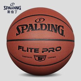 Spalding Basketball Game No. 7 PU Wear Resistent Anti Slip Indoor Outdoor Training Adult 77-510y Nieuwe en oude modellen Willekeurig verzonden