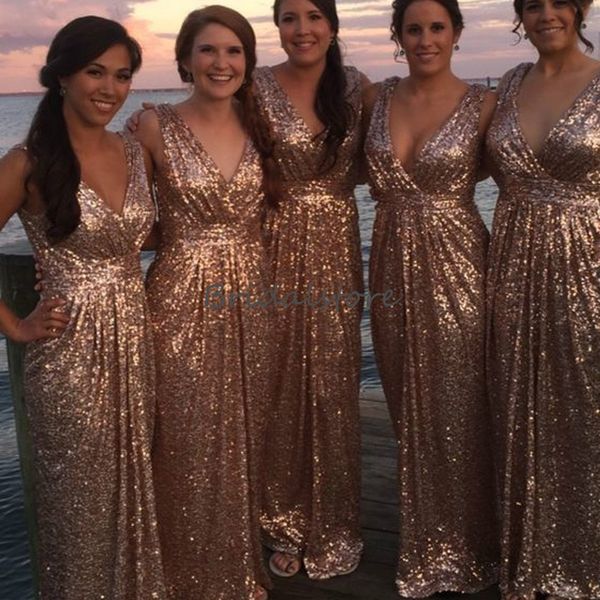 Sparking Rose Gold Lentejuelas Vestidos de dama de honor Cuello en V profundo Plisado Longitud total Flare Country Maid Of Honor Vestido de novia de playa Barato 2019