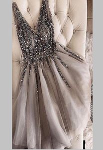 Robes de cocktail courtes en perles de cristal scintillantes robe de soirée grise pas cher double col en V sexy mini robes de bal brillantes Abiye Vestidos4599909