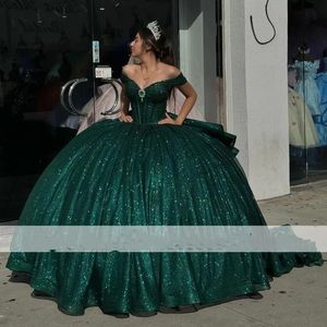 Sparkle Green Quinceanera s'habille de l'épaule à paillettes de perles Vestido de 15 anos 2024 Bow Sweet 16 Robes de bal