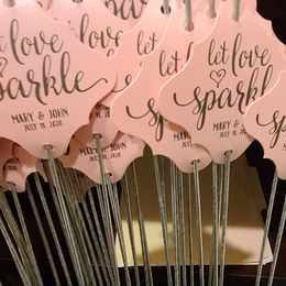 Sparkler -tags - Let Love Sparkle - Wedding Favor Tags Script Custom With Namen Datum, gepersonaliseerd voor Sparklers