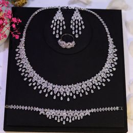 Sparkling 4pcs Bridal Zirconia Volledige sieradensets voor vrouwen feest luxe Dubai Nigeria Wedding Bridesmaids Accessoires 240401