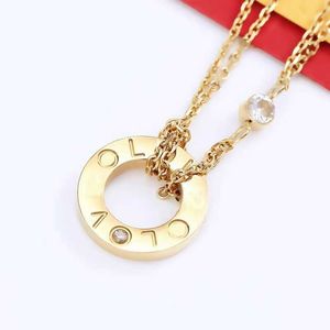 Collier de conception de la clavicule étincelante Nouveau collier classique avec diamants ronds et style d'amour avec chariot