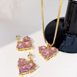 Collier pendentif amour rose diamant étincelant avec un design simple et à la mode Aiguille en argent Boucles d'oreilles en cristal coeur de pêche Fourniture de bijoux en gros et au détail